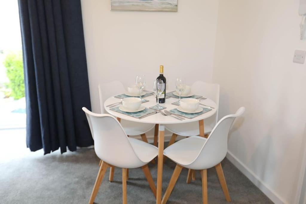 Exmouth - Apartment 1, Strand House - Modern 2 Bedroom Apartment, Perfect Location For Access To Beach & Town Centre - Sleeps 4 Guests - No Parking - Hosted By Rentmyhouse 외부 사진