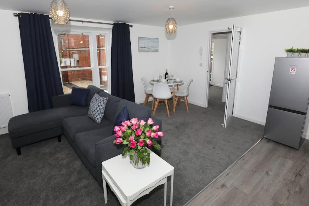 Exmouth - Apartment 1, Strand House - Modern 2 Bedroom Apartment, Perfect Location For Access To Beach & Town Centre - Sleeps 4 Guests - No Parking - Hosted By Rentmyhouse 외부 사진