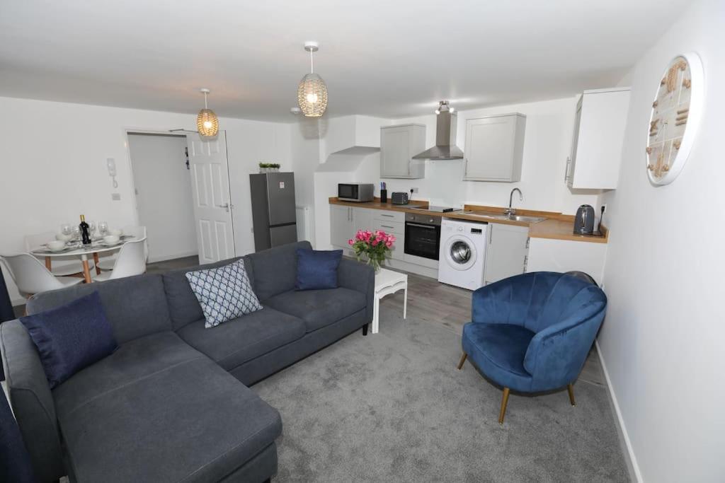 Exmouth - Apartment 1, Strand House - Modern 2 Bedroom Apartment, Perfect Location For Access To Beach & Town Centre - Sleeps 4 Guests - No Parking - Hosted By Rentmyhouse 외부 사진